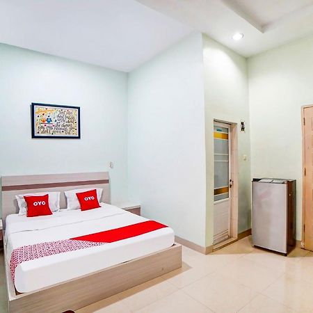 Oyo 91170 Ayahanda Residence Medan Exterior foto